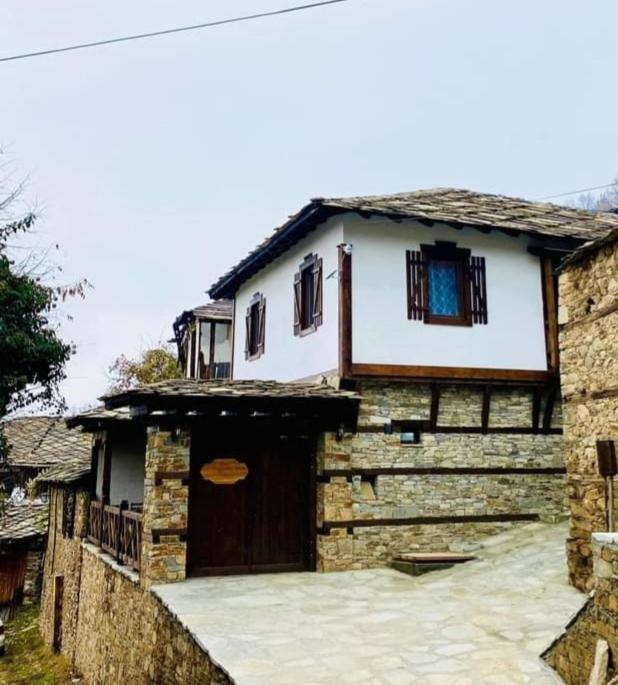 Къща За Гости Близнаците Leshten Exterior photo